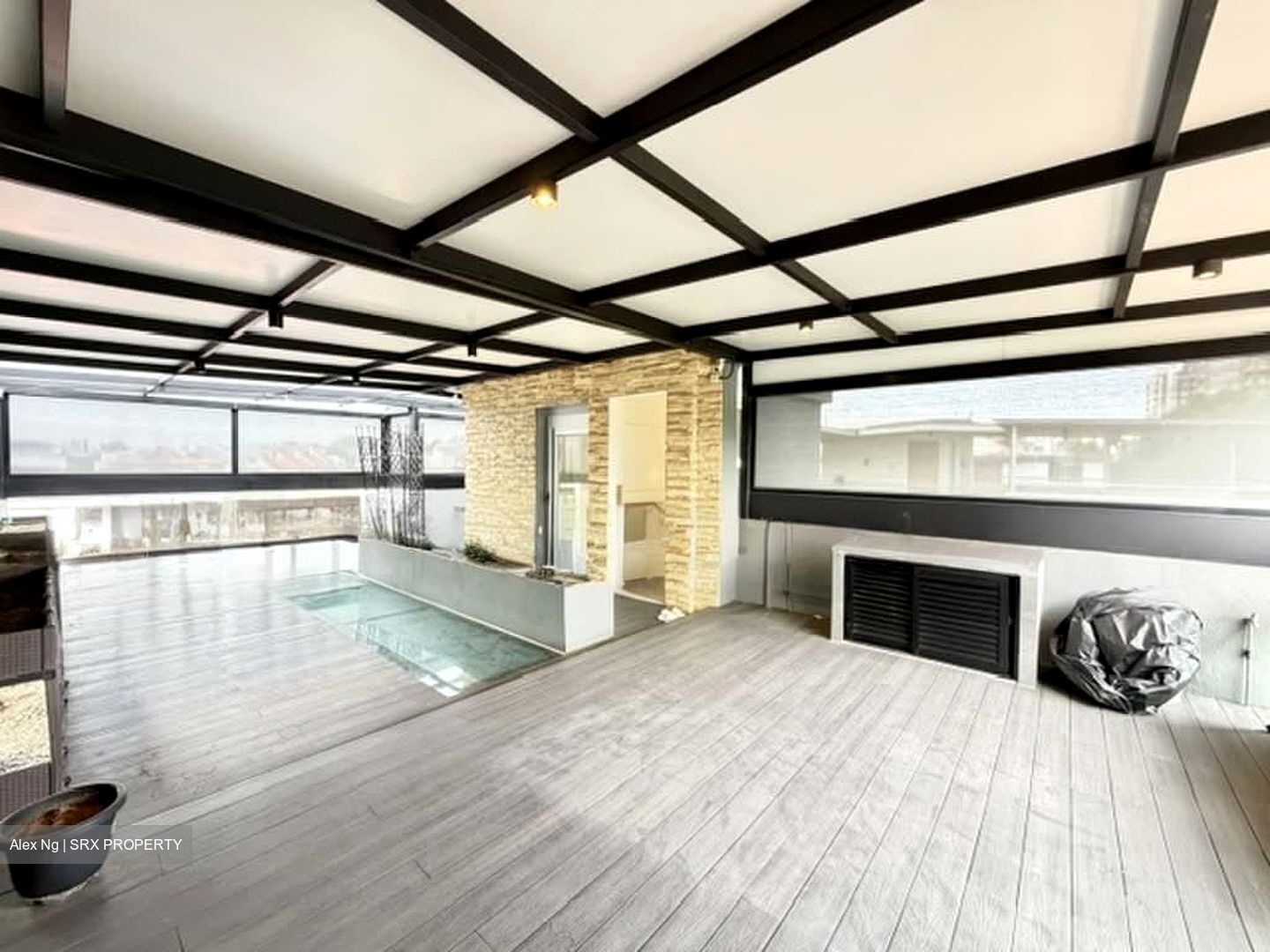 Upper Changi Road (D16), Detached #585662771